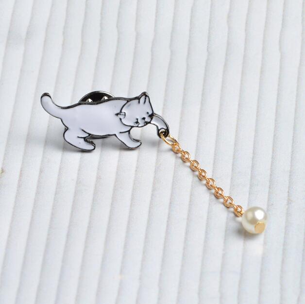 White Pearl-Like Cute Cat Brooch