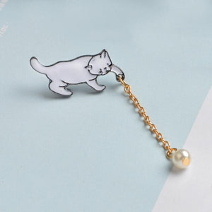 White Pearl-Like Cute Cat Brooch