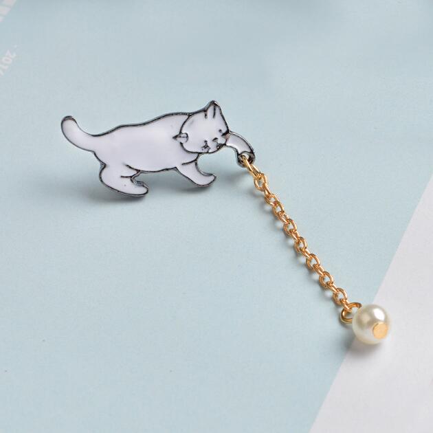 White Pearl-Like Cute Cat Brooch