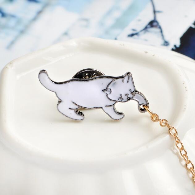 White Pearl-Like Cute Cat Brooch